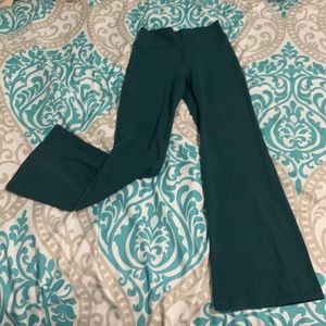 Old Navy legging bellbottoms - size 7/8 - Hardly worn